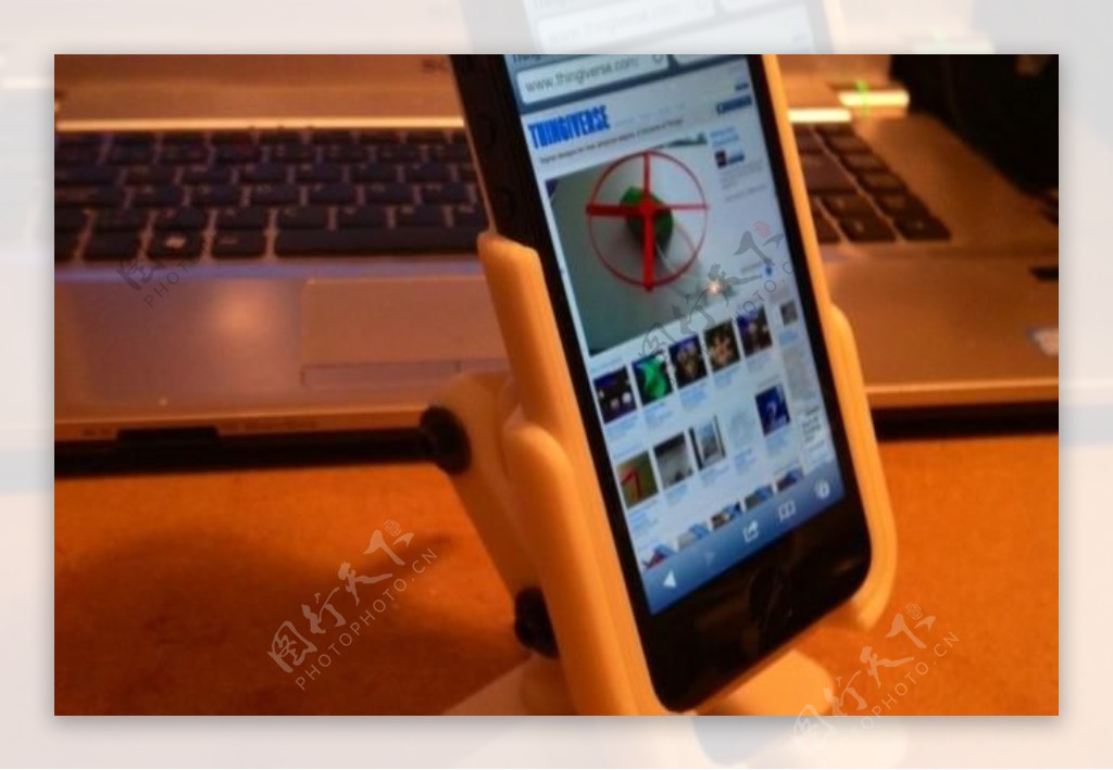 iPhone5例和摇篮的手臂