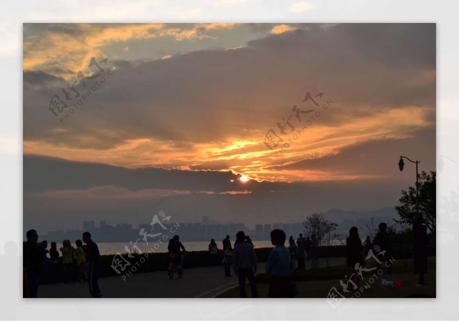 深圳湾海边夕阳风景图片