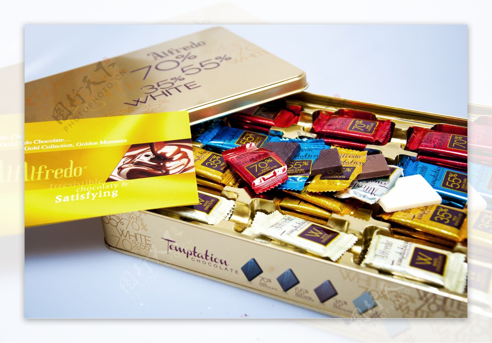 金色巧克力礼盒图片
