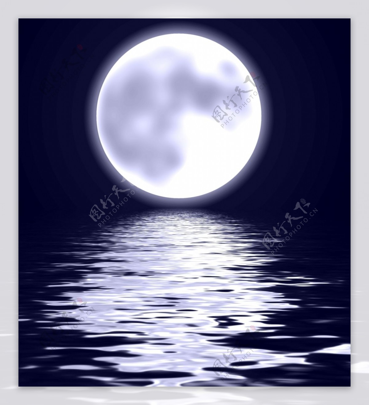 深夜唯美月光水面波光粼粼