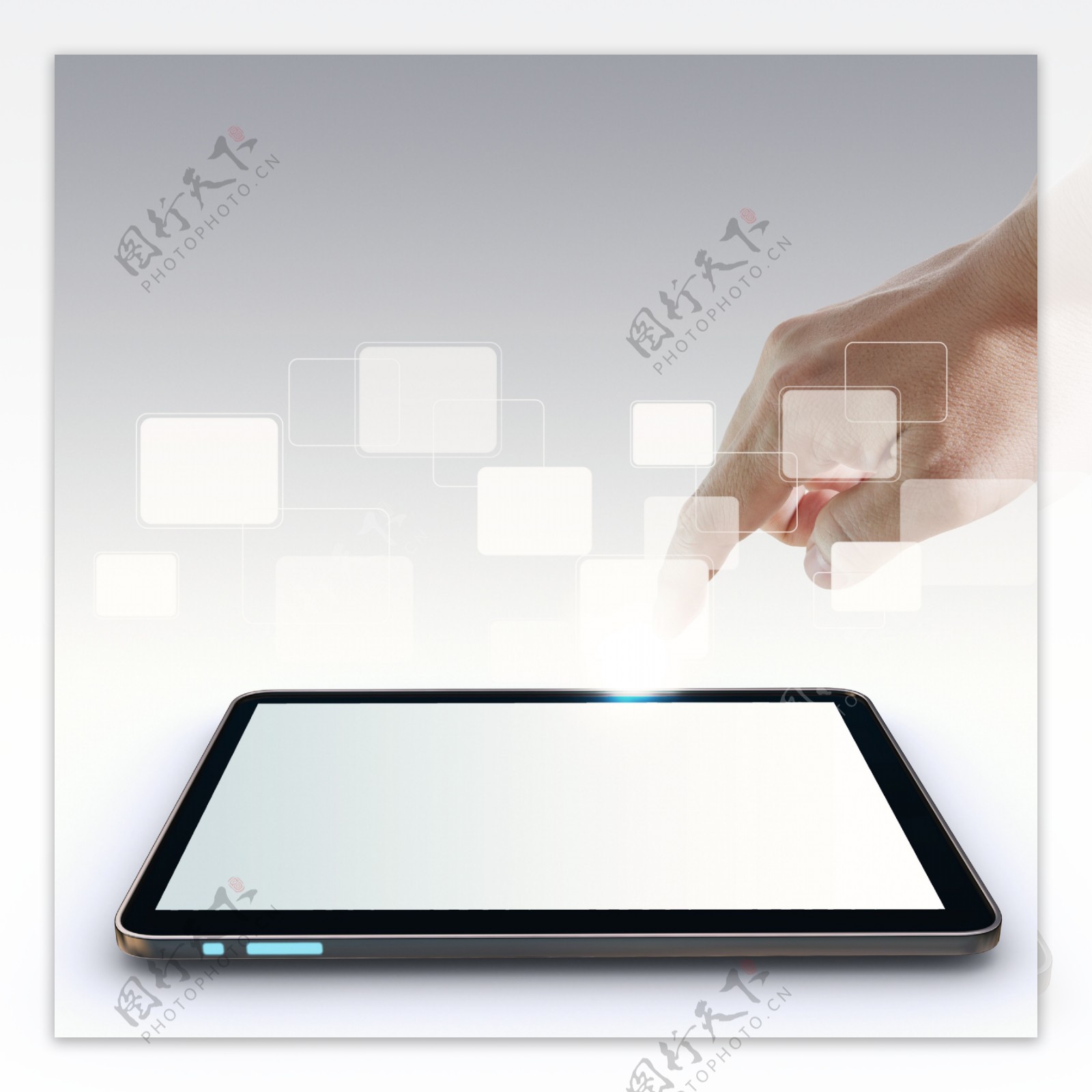 手指在触摸屏上的触摸板和空白的虚拟按钮