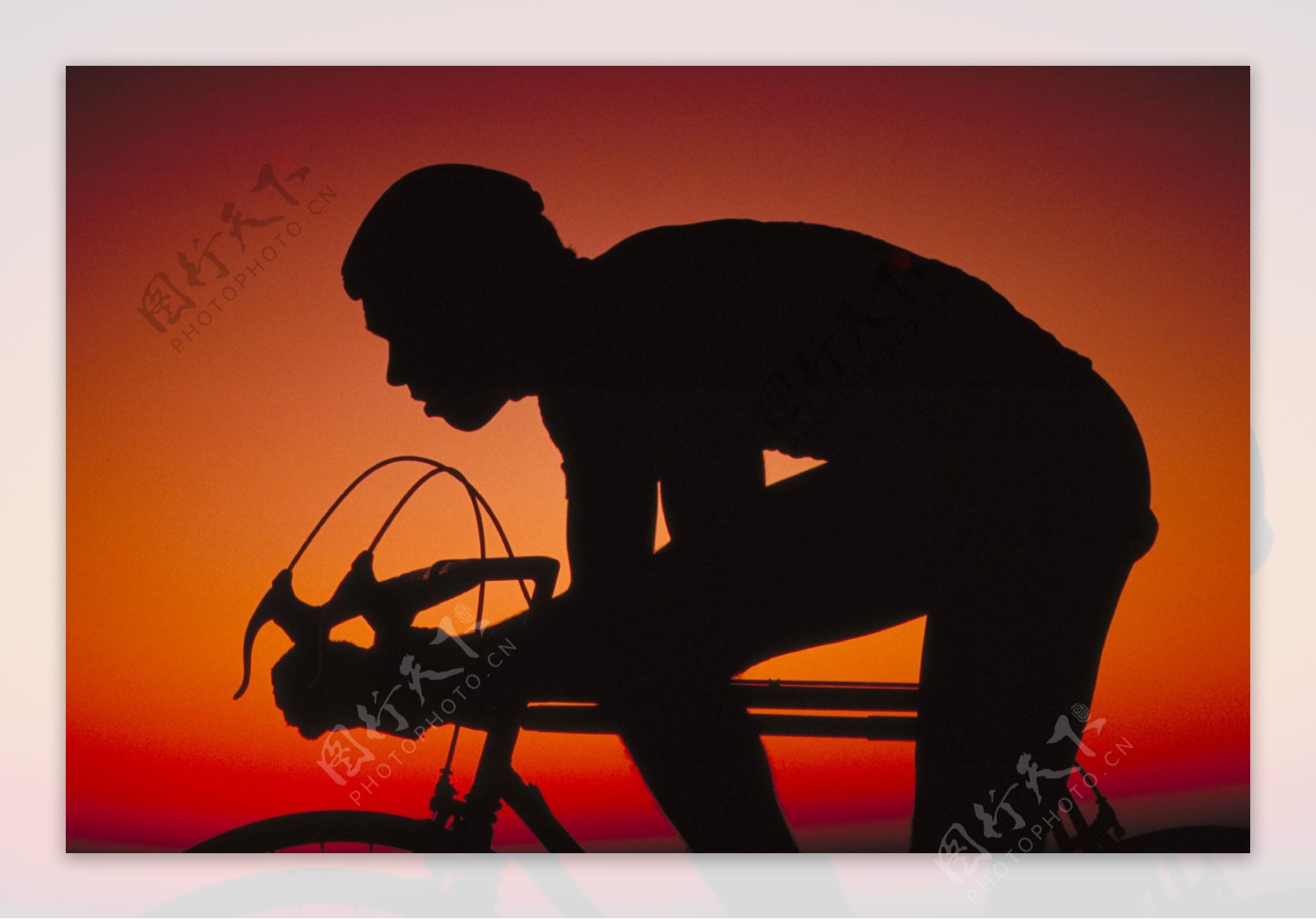 骑自行车的剪影图片