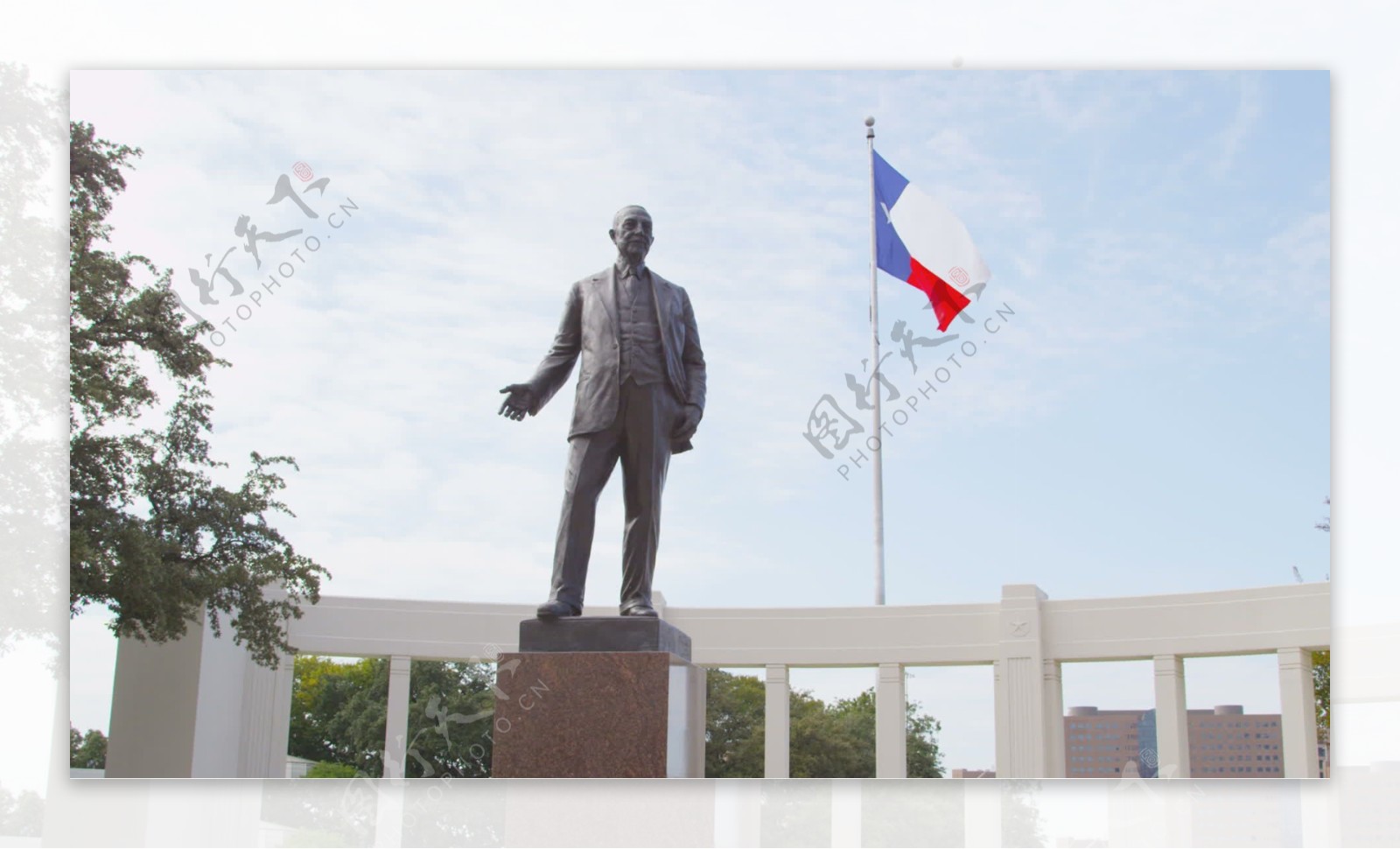 在达拉斯乔治B.迪利雕像和德克萨斯国旗4K超高清视频免费下载