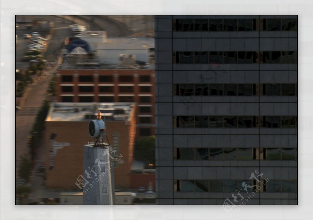 空中实拍摩天大楼视频