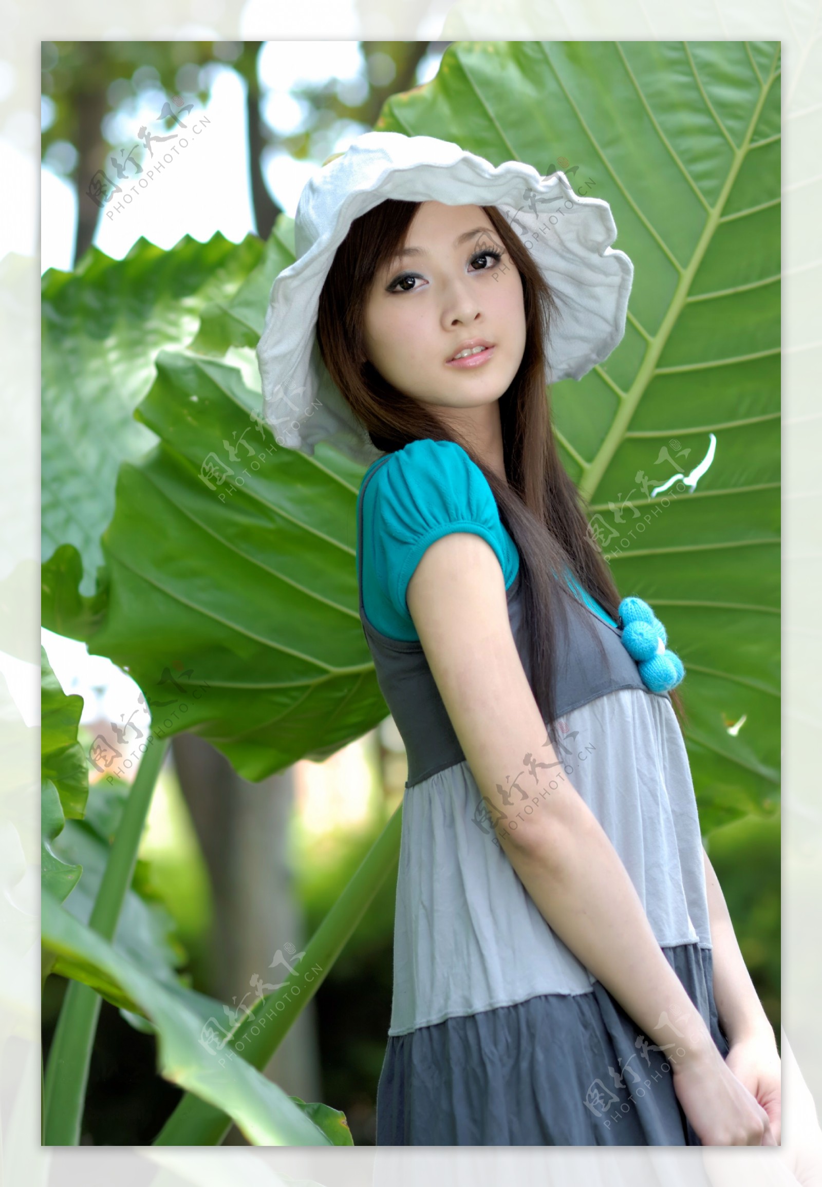台湾网络人气美女果子MM在芭蕉树下图片