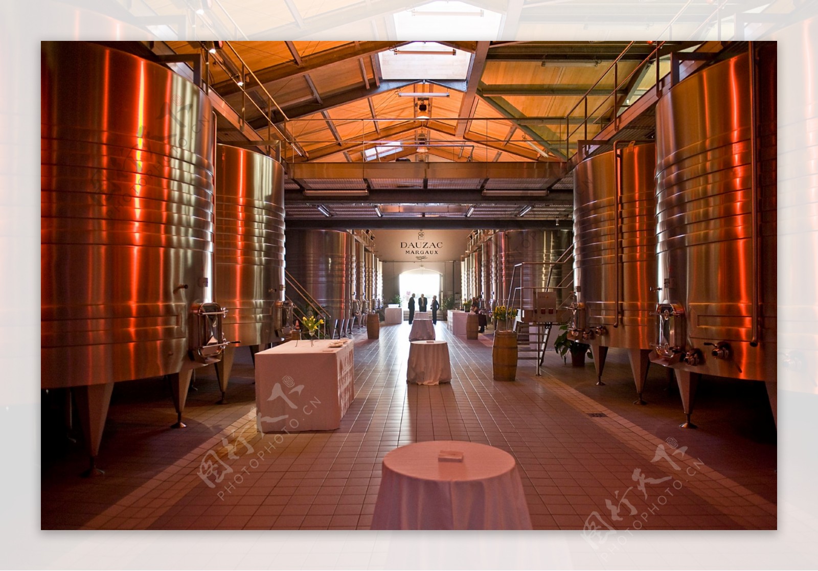 酒窖红酒发酵桶图片