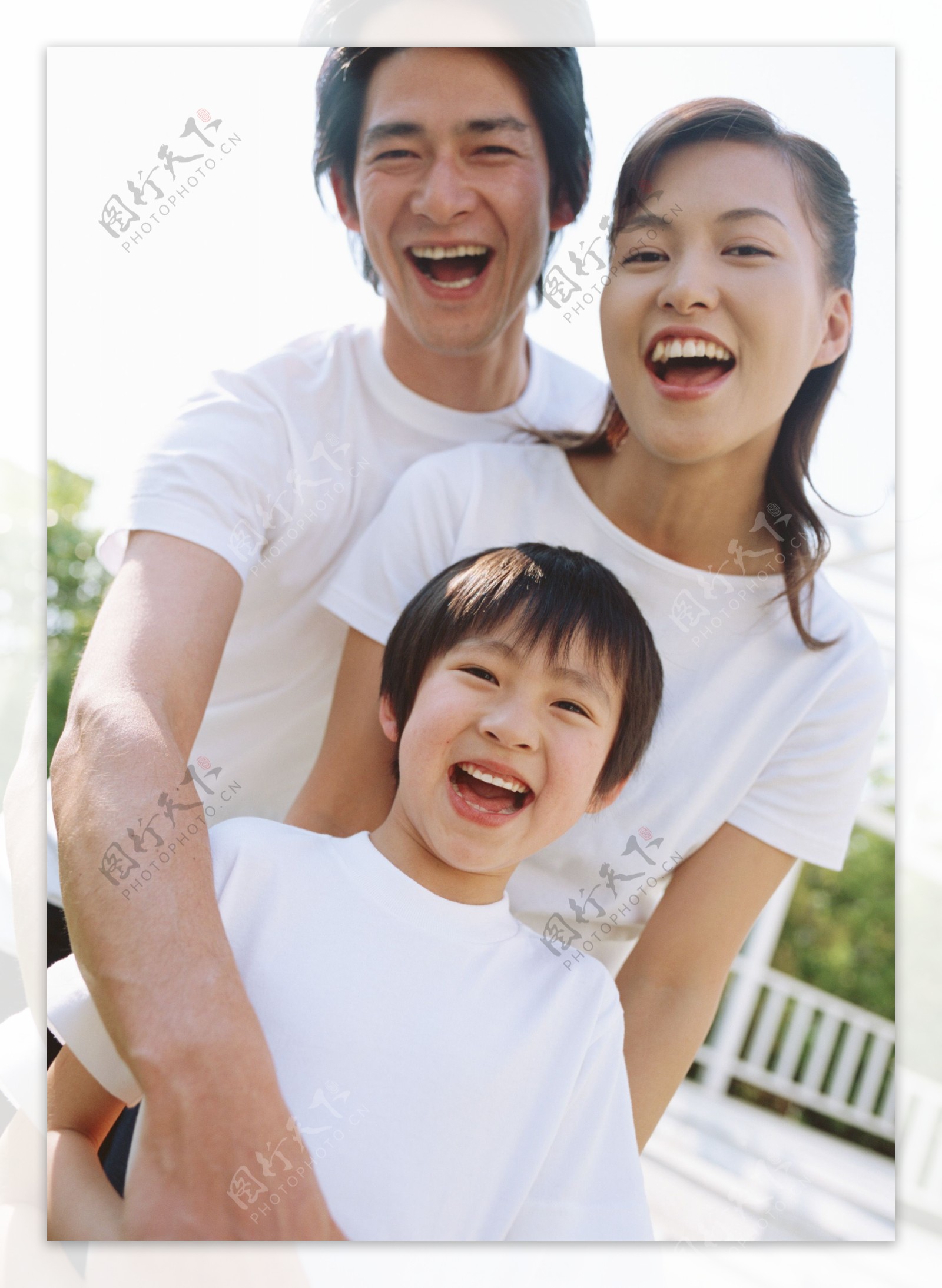 家庭全家一家人温馨幸福美满孩子父母和谐欢乐快乐天伦之乐全球首席大百科