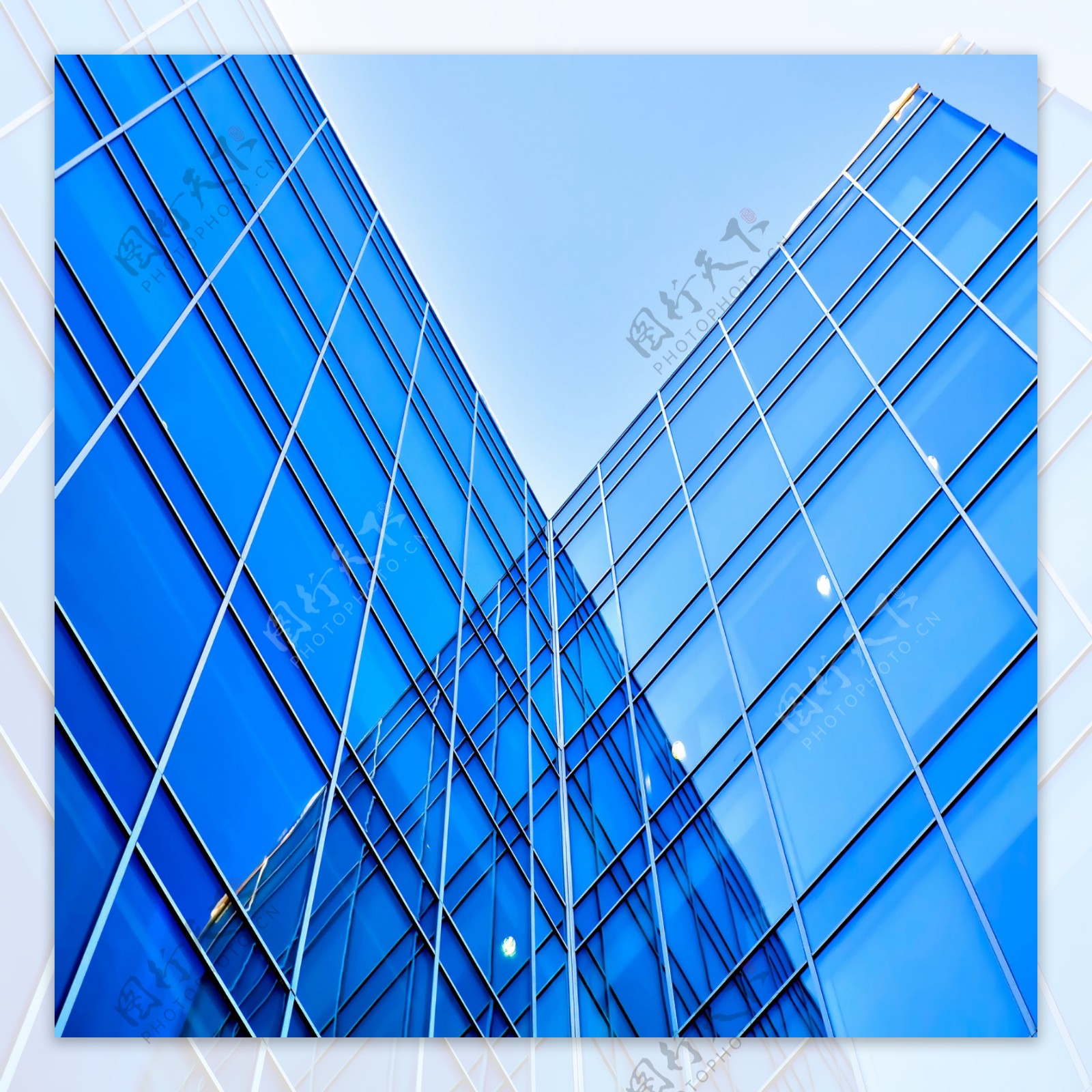 蓝色玻璃建筑仰视角度图片素材