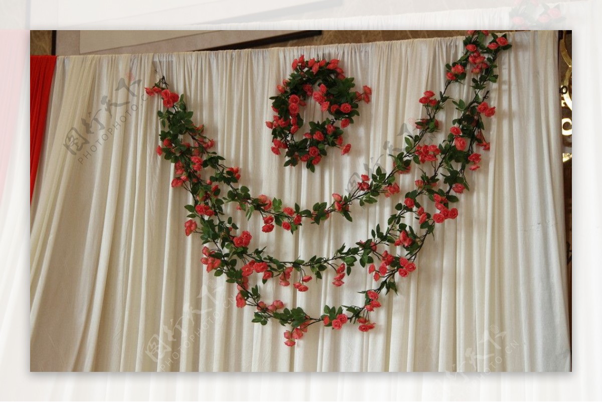 婚礼花艺红玫瑰百合设计图片