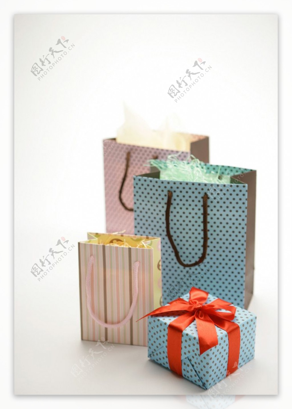 礼盒和购物袋图片