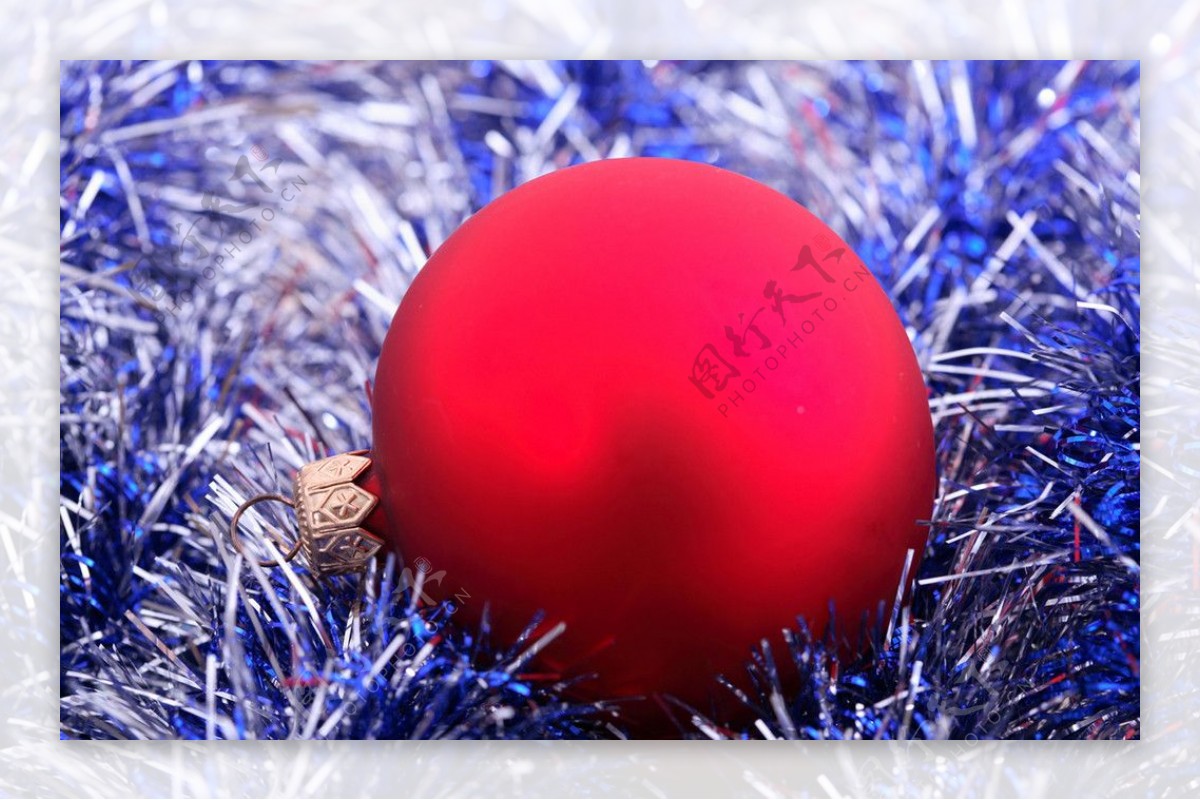 红色圣诞球图片