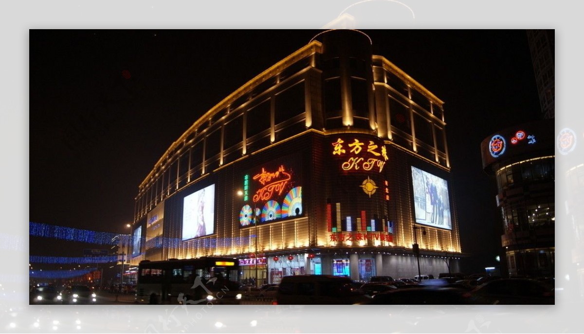 春节的夜街景图片