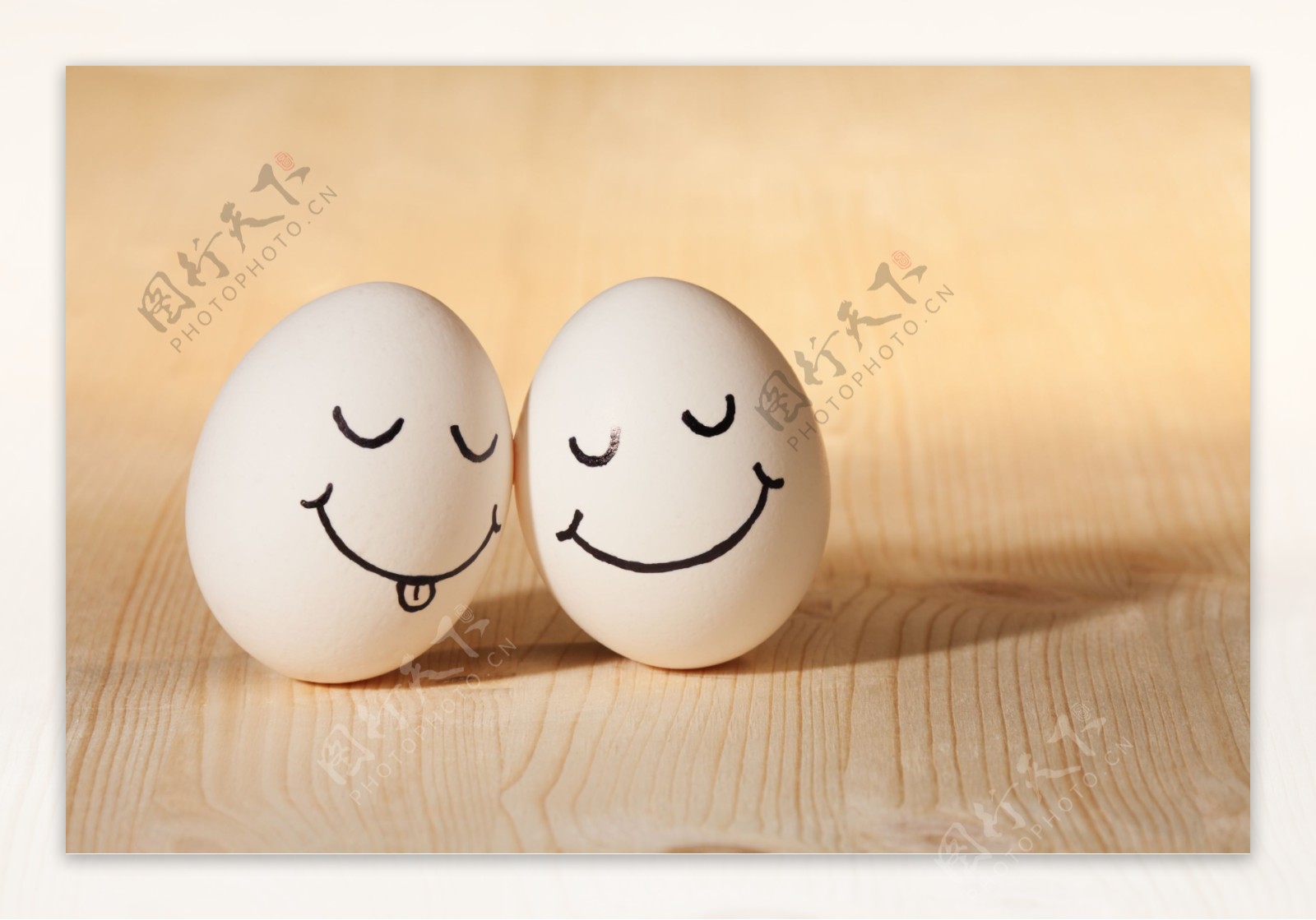 白色的鸡蛋用笑脸喷漆插画图片素材_ID:401612854-Veer图库