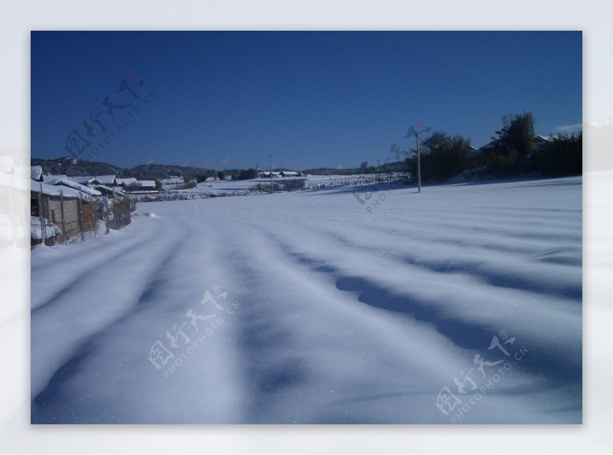 雪山农场图片