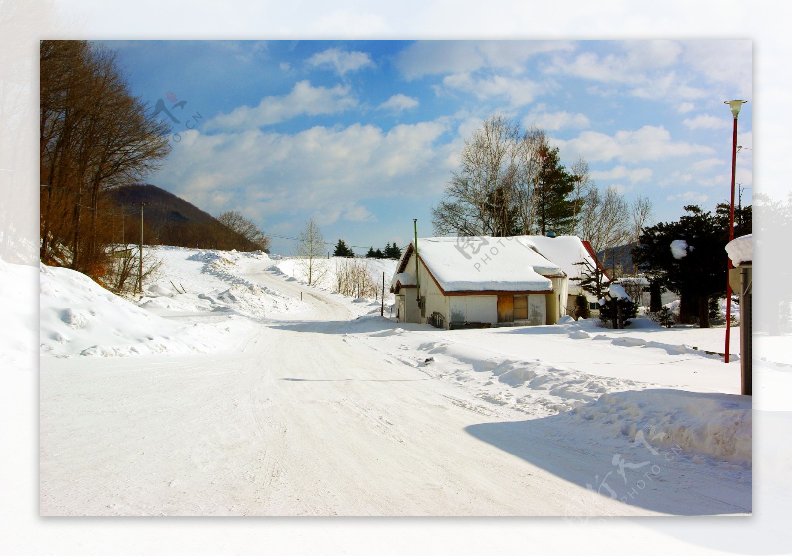 北海道雪景小屋图片