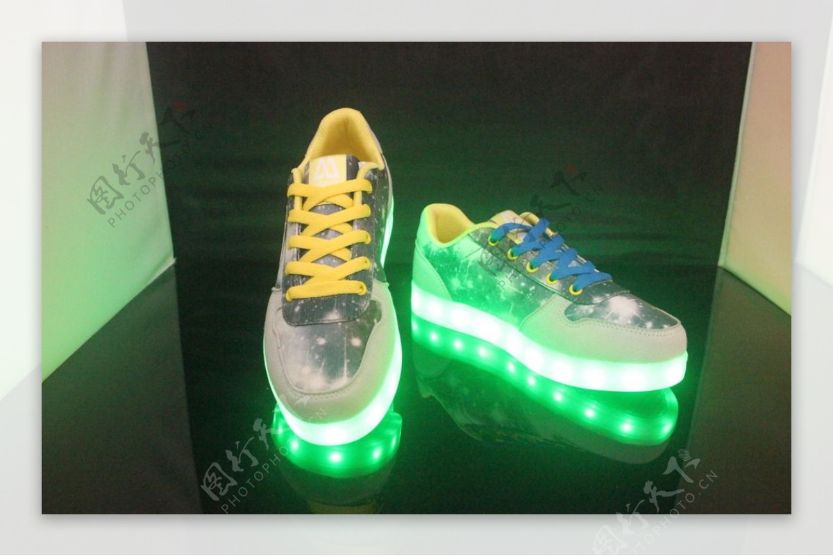韩版USB充电发光鞋女七彩LED灯光鬼舞步鞋子休闲鞋学生板鞋荧光鞋