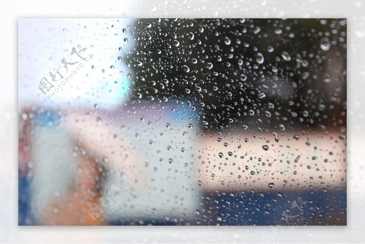 雨天玻璃上雨滴图片素材-编号37788690-图行天下