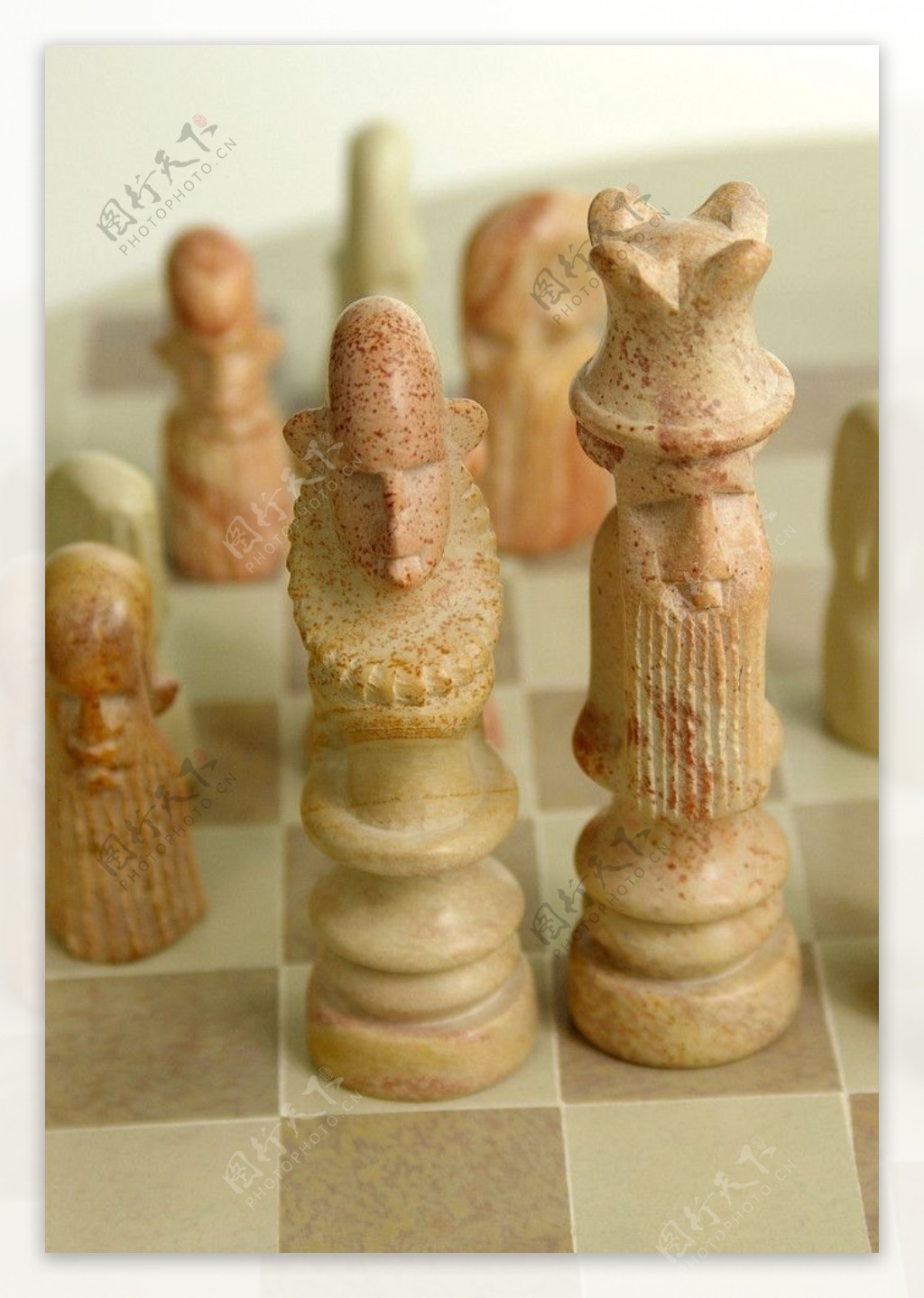 象棋棋盘下棋国际象棋水晶象棋棋艺休闲娱乐传统文化图片