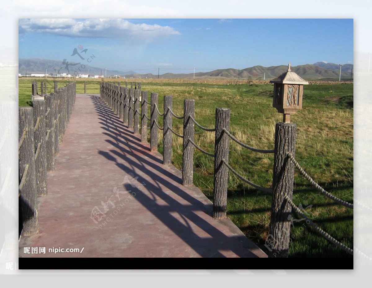 栏杆仿木绿化设施图片
