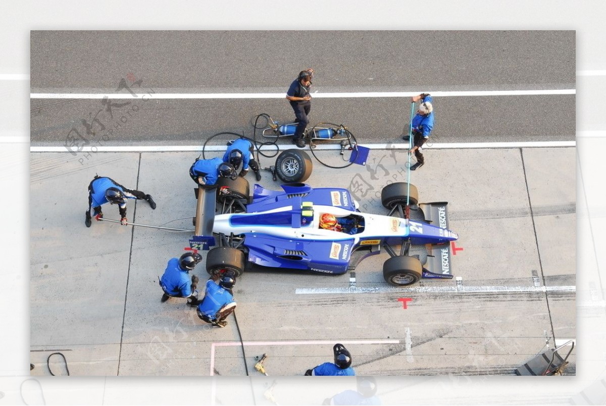 GP2赛车进维修站图片