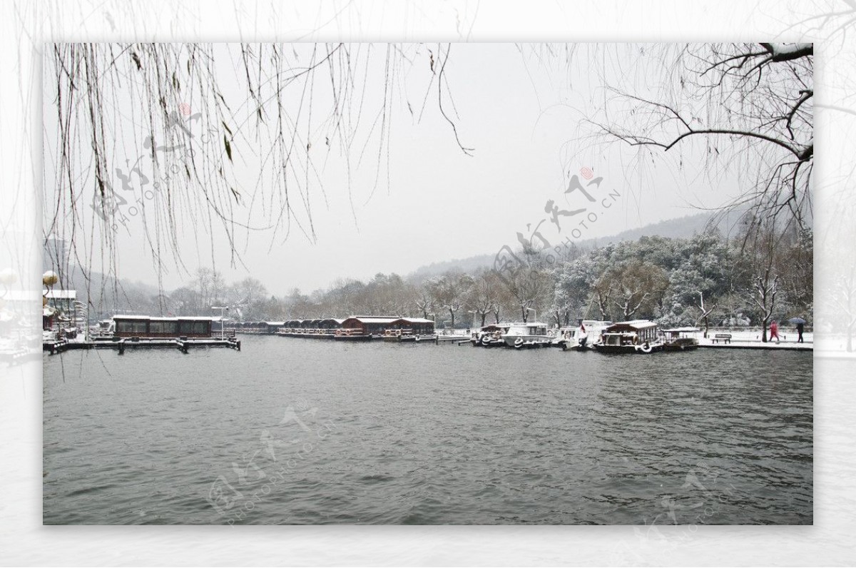 西湖雪景图片