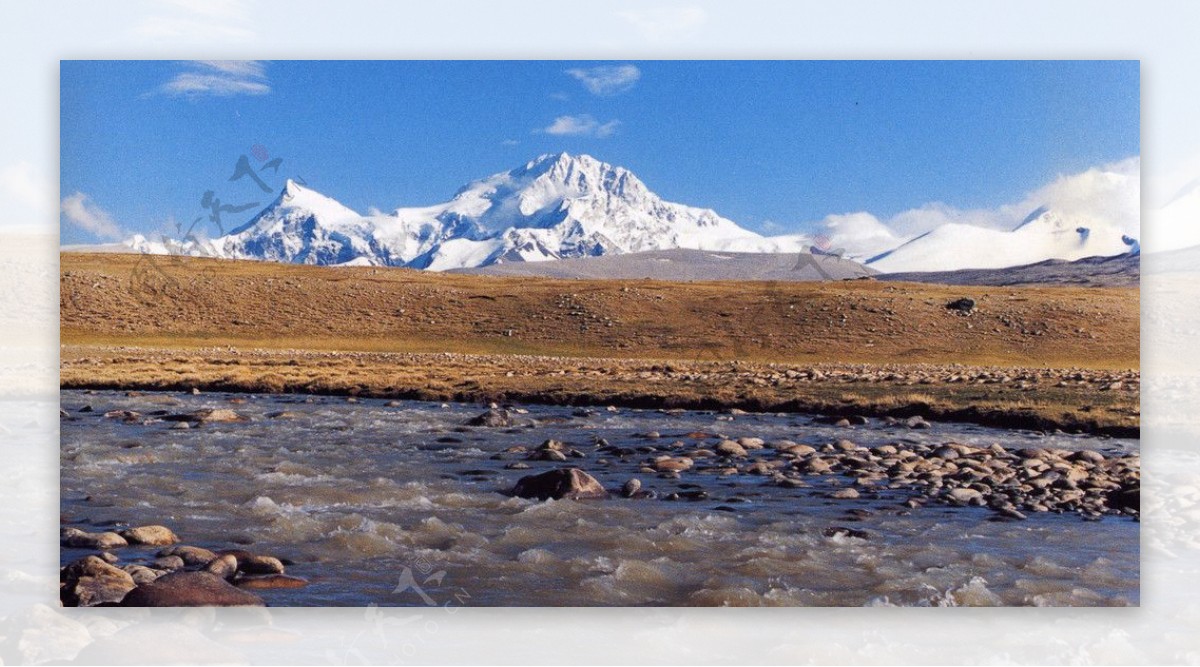 珠峰珠穆朗玛峰溪水溪流小溪石头高原平原荒原高原雪山图片