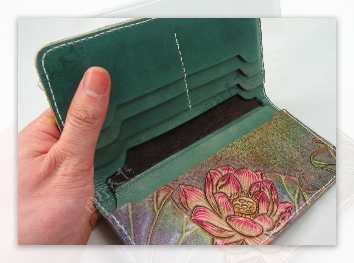 纯手工绘画的纯手工缝制钱包图片