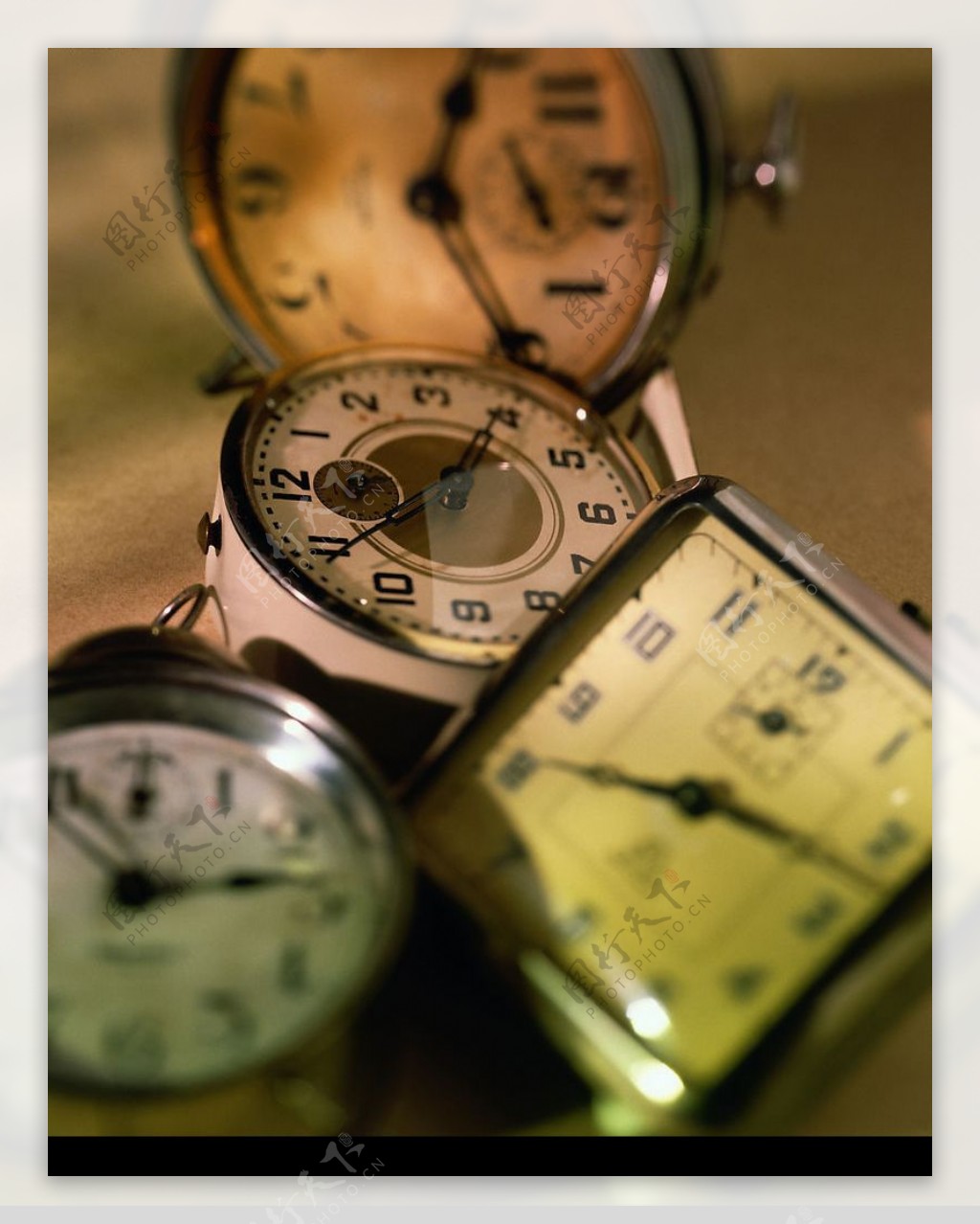 物件之钟表指南针百科时钟钟图片