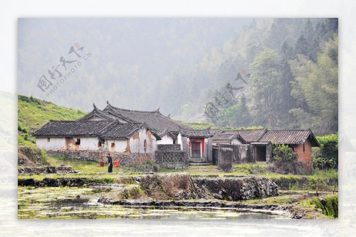 福建龙岩永定方形土楼人家祠堂图片