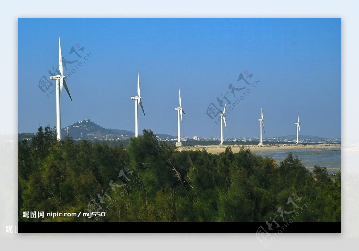 海边风力发电景观图片