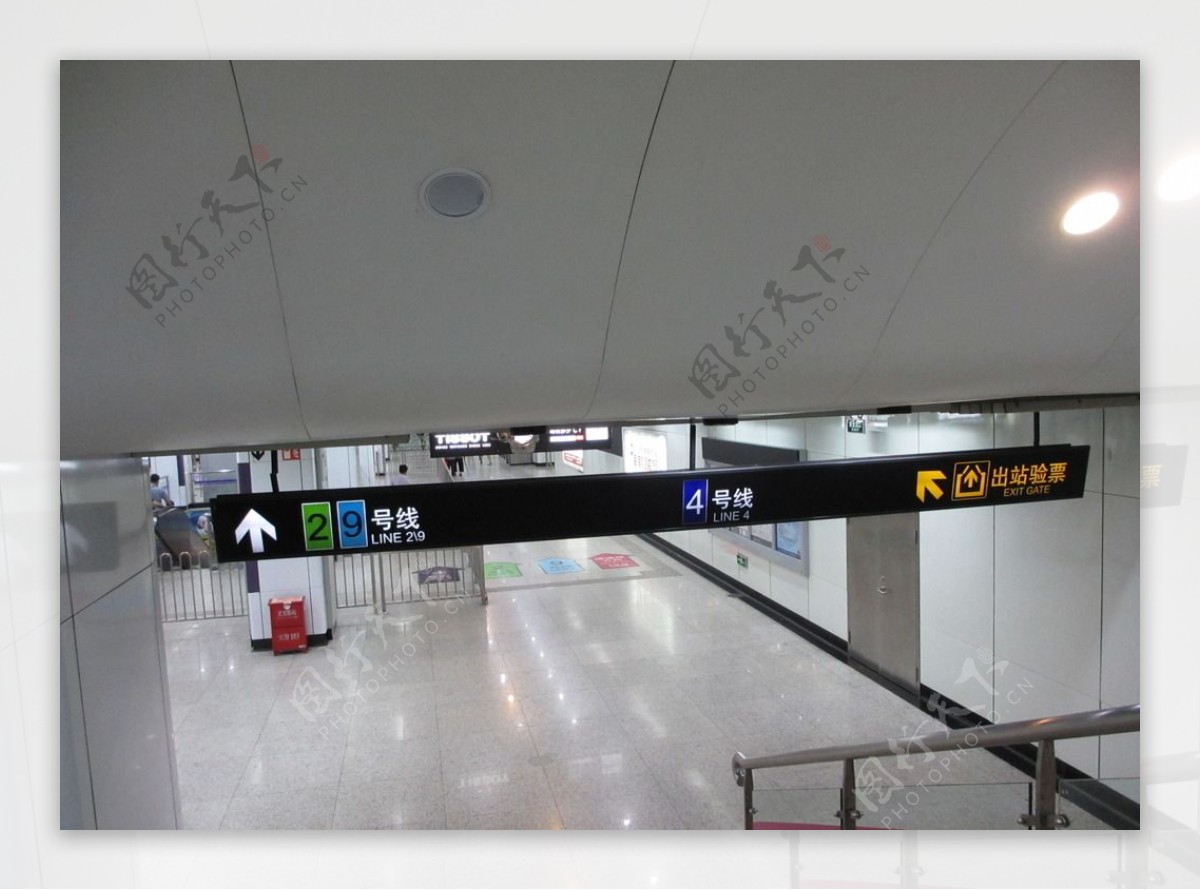 上海地铁站导视牌图片
