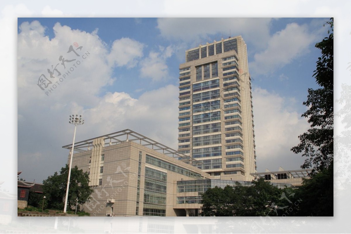 重庆大学主教学楼图片