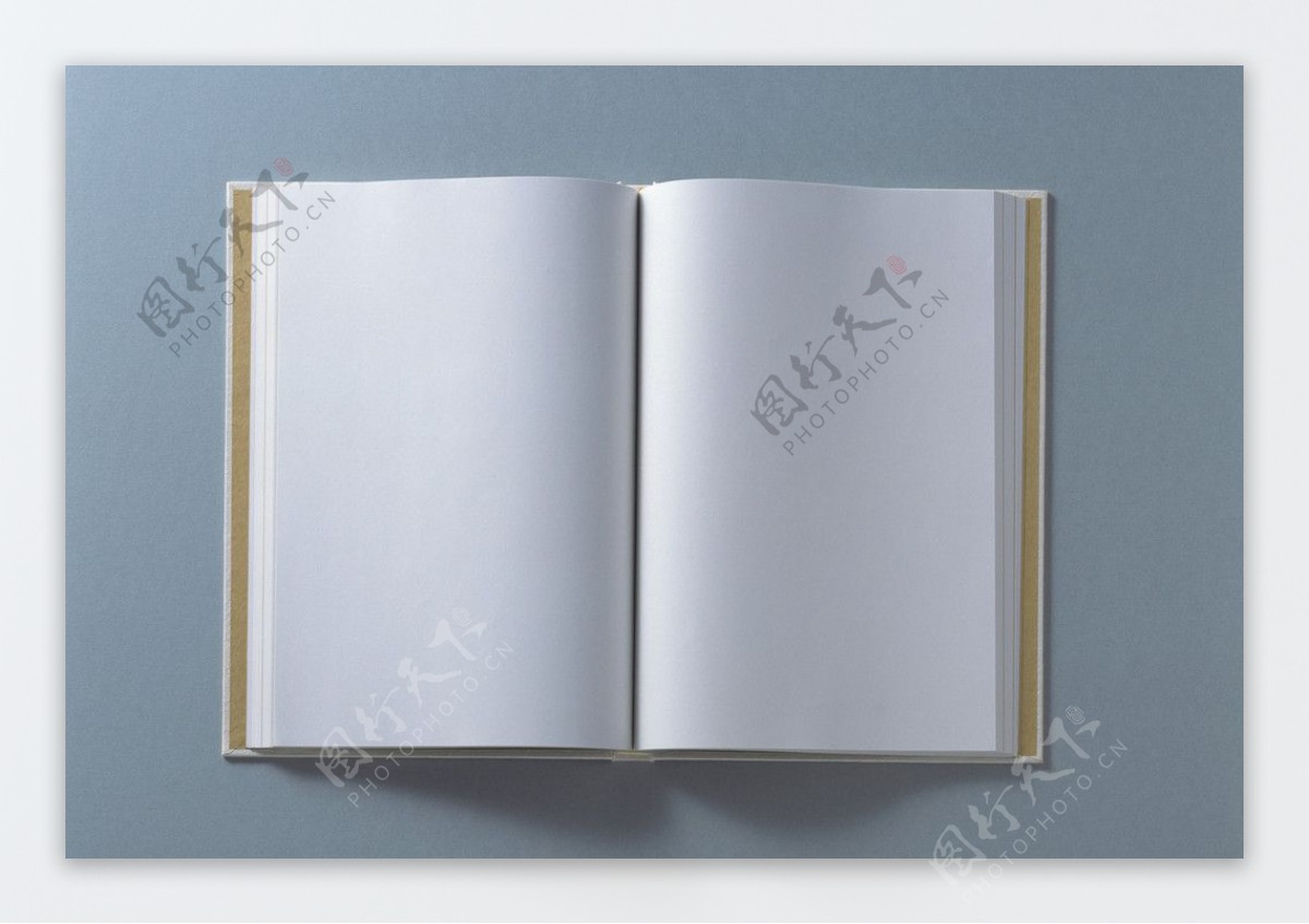 一本书空白的白纸牛皮纸封面图片