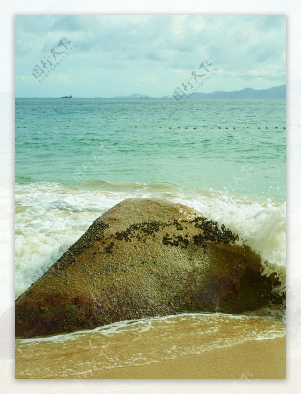 海景岩石图片