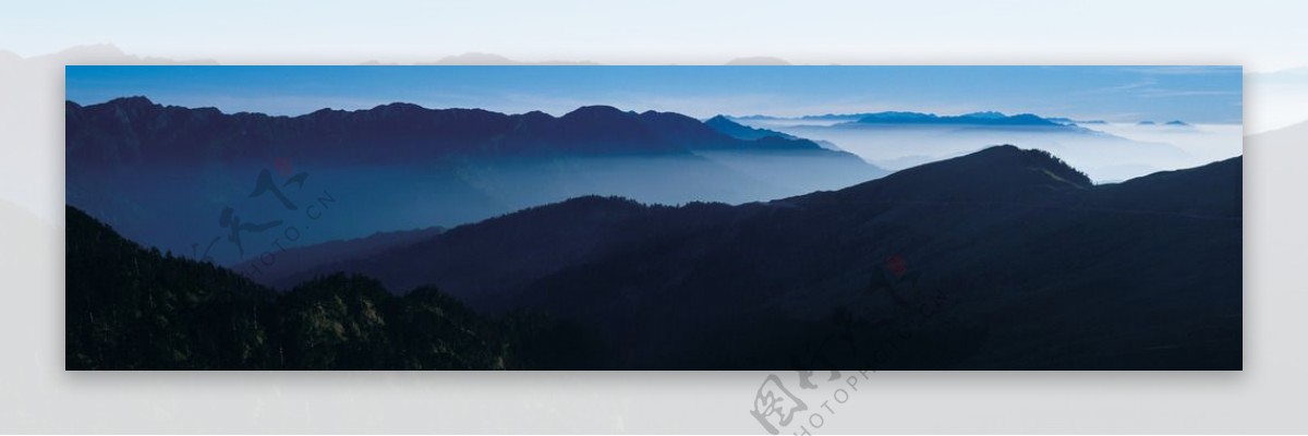 雾海群山图片