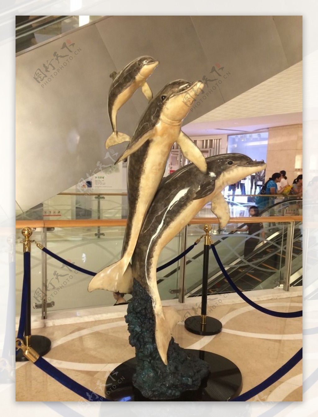 商场海豚雕塑图片