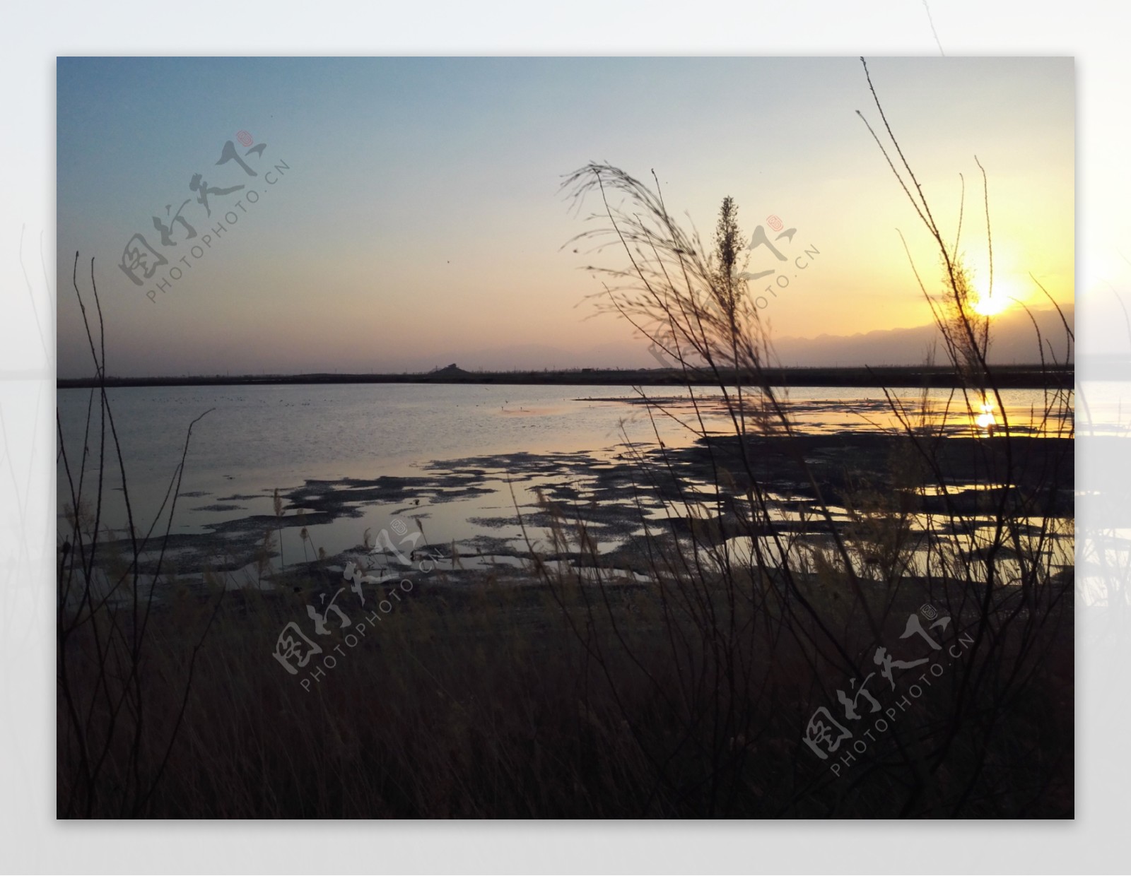 星海湖落日图片