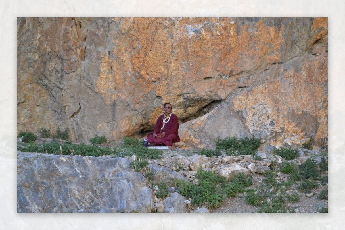 西藏的僧人图片