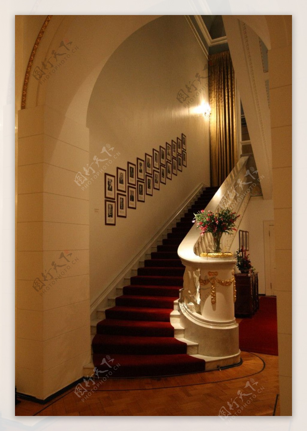别墅楼梯图片