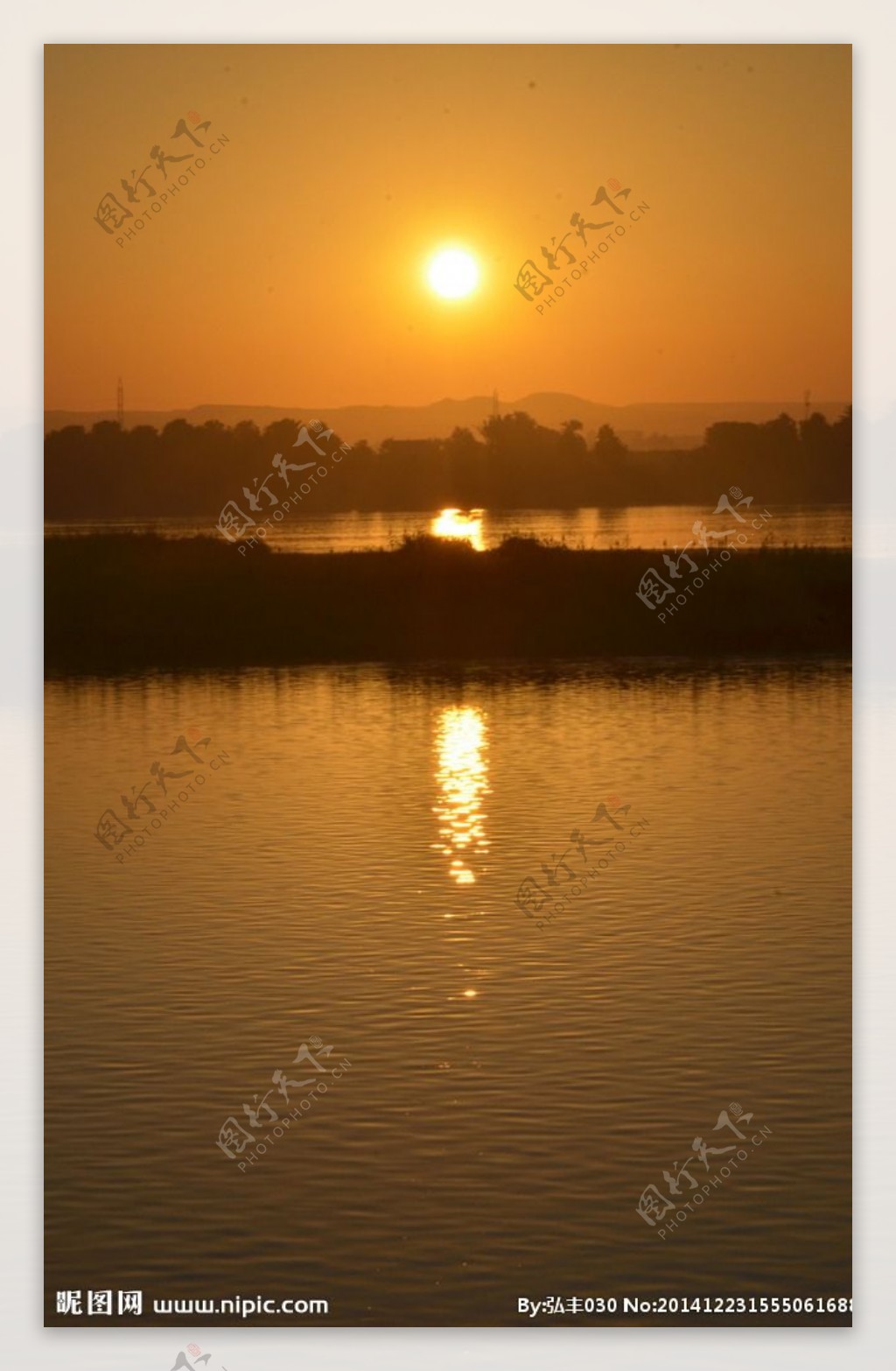 尼罗河上的落日图片