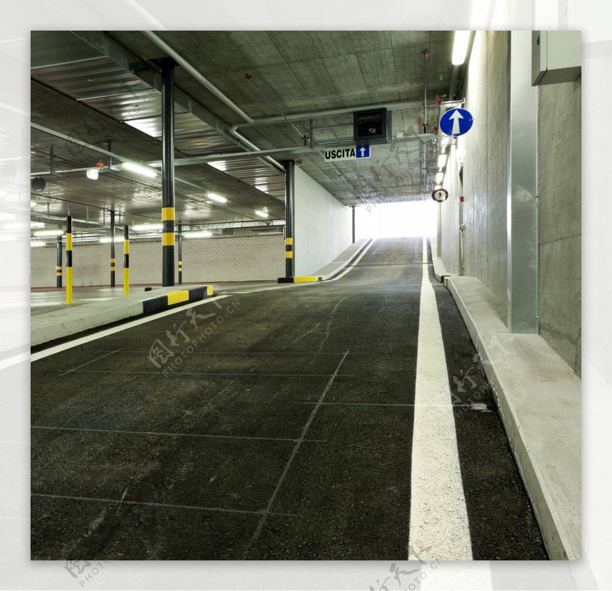 地下停车场建筑设计素材图片