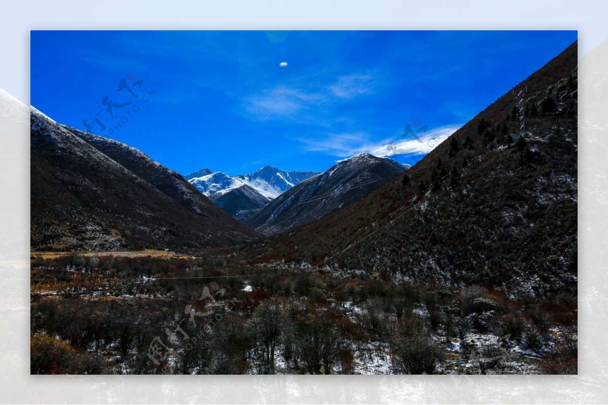 雅克夏雪山隧道图片