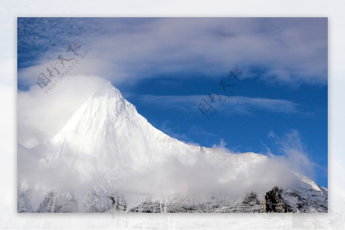 仙乃日雪山图片