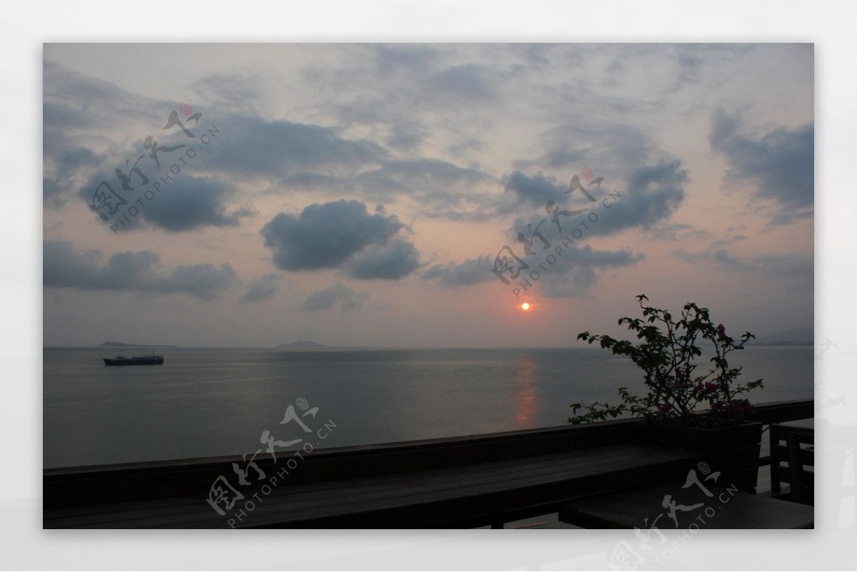 三亚海边的日落图片