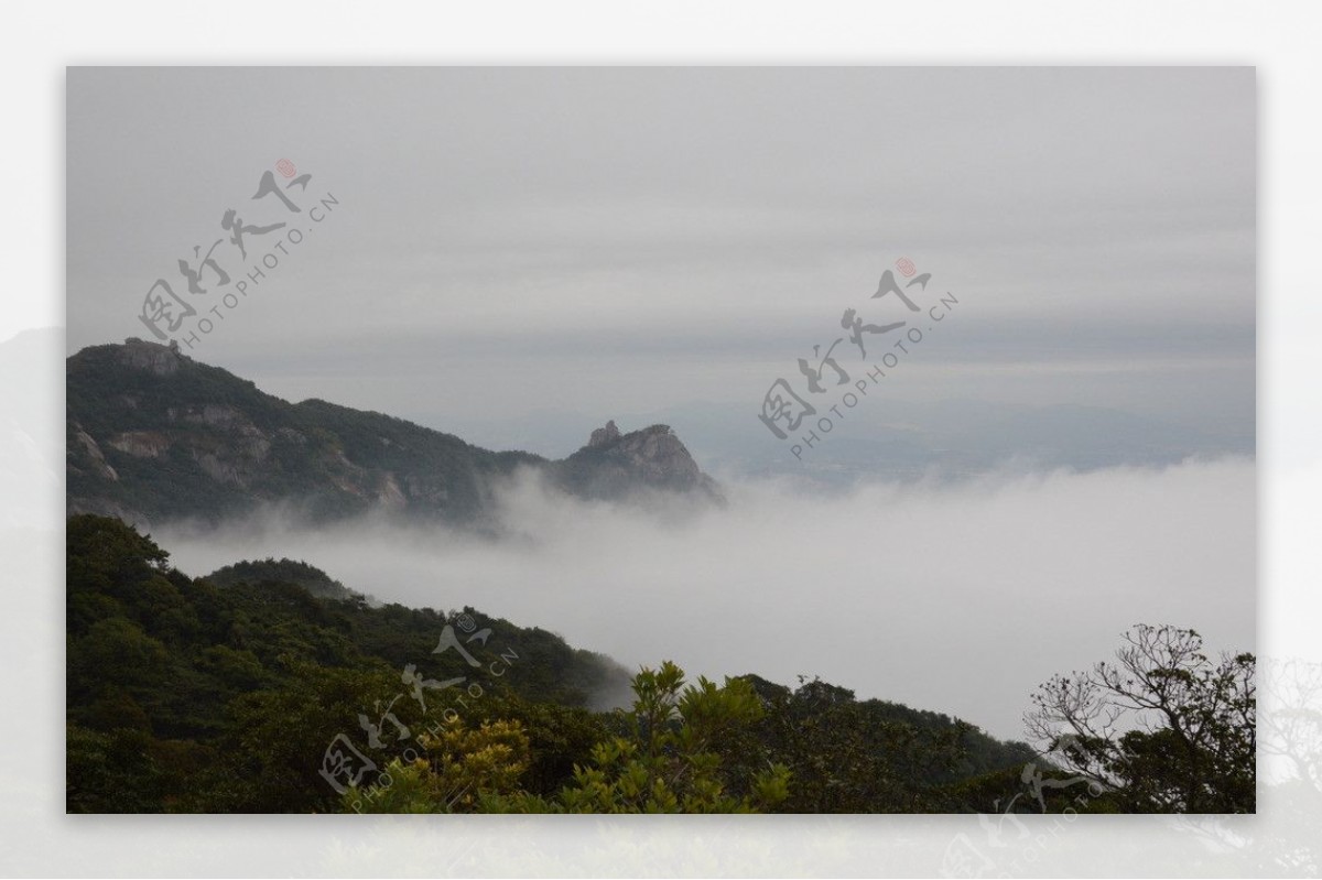 罗浮山风景云雾图片