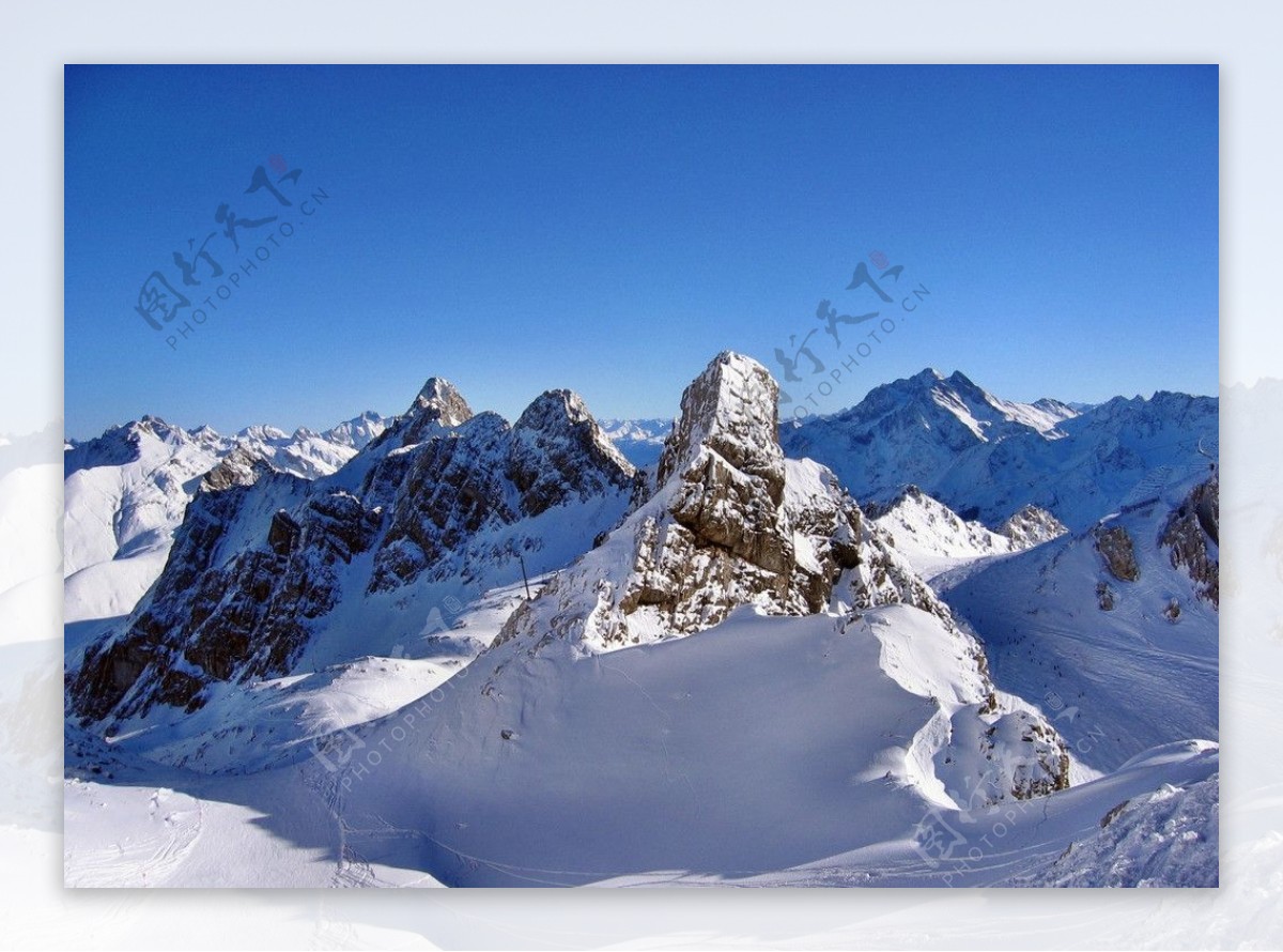 阿尔卑斯雪山风景图片