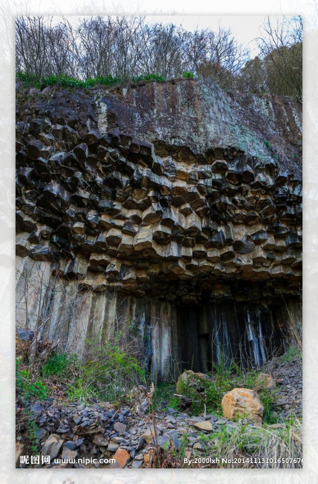 石舍火山岩柱状节理岩图片