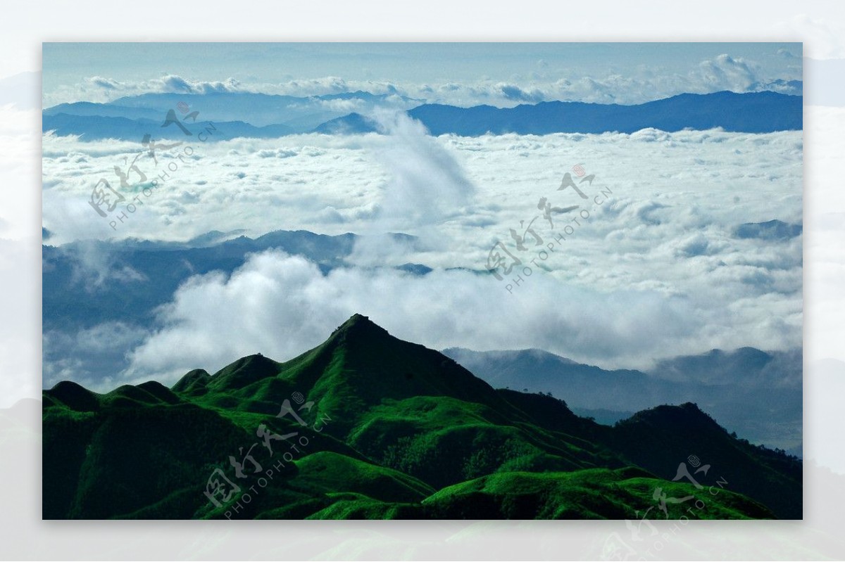 山景原始森林绿色青山白云摄影图高清摄影大图-千库网