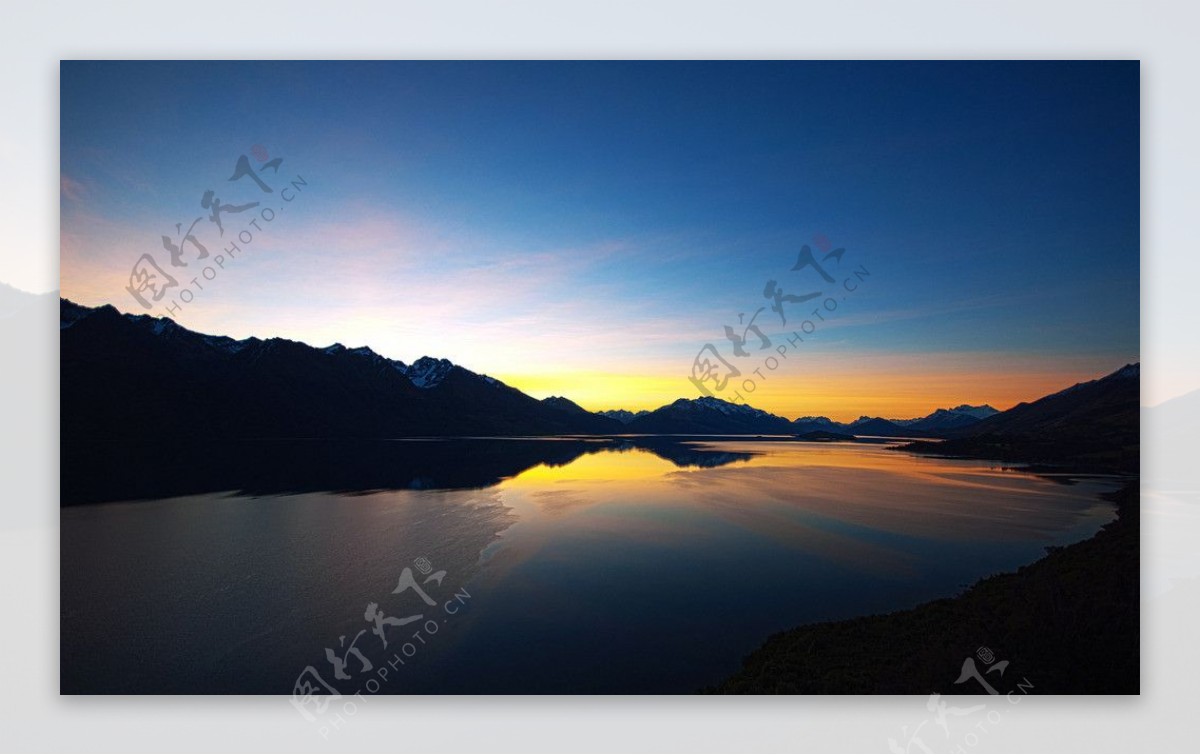 新西兰瓦卡蒂普湖的日落图片