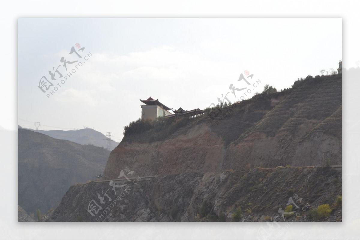 刘家峡水库岸边风景图片